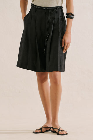 Pleated Linen Bermuda Shorts Black