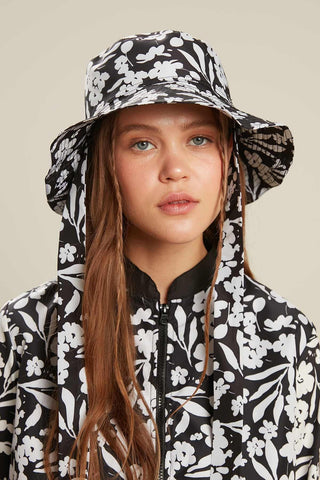 Bucket Hat With String Leslie Black