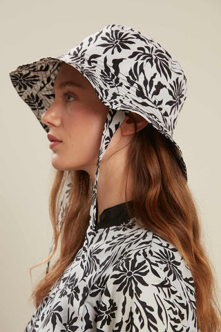 Bucket Hat With String Floral Ecru