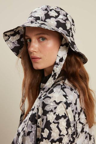 Bucket Hat With String Bloom Black