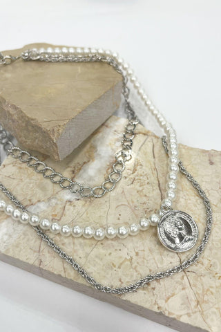 Pearl Medallion Necklace Silver