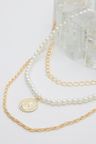 Pearl Medallion Necklace Light Yellow