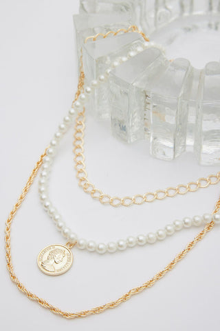 Pearl Medallion Necklace Light Yellow