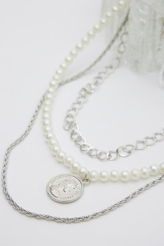 Pearl Medallion Necklace Silver