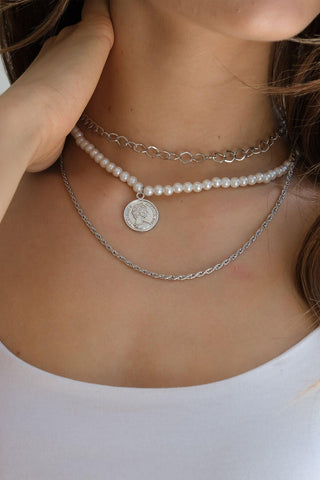 Pearl Medallion Necklace Silver