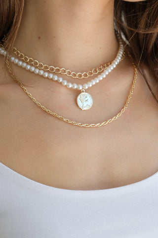 Pearl Medallion Necklace Light Yellow