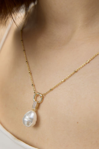 Shimmering Pearl Drop Necklace Light Yellow