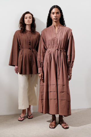 Pleated Volume Dress Warm Brown Manuka Global Pleated Volume Dress Warm Brown Manuka Global