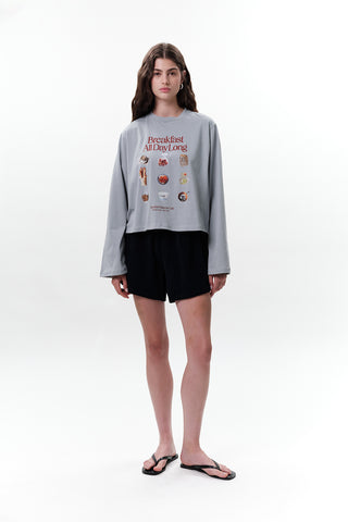 BASKILI CROP UZUN KOL T-SHIRT BREAKFAST