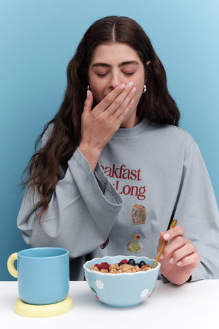 BASKILI CROP UZUN KOL T-SHIRT BREAKFAST