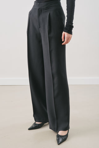 Fluid Tencel Pleated Trousers Black