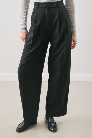 Classic Pleated Trousers Black